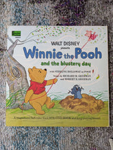 Walt Disney Presents Winnie The Pooh And The Blustery Day (Dineyland)