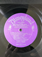 Walt Disney Presents Winnie The Pooh And The Blustery Day (Dineyland)
