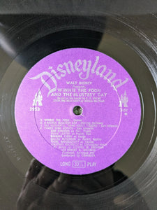 Walt Disney Presents Winnie The Pooh And The Blustery Day (Dineyland)