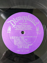 Walt Disney Presents Winnie The Pooh And The Blustery Day (Dineyland)